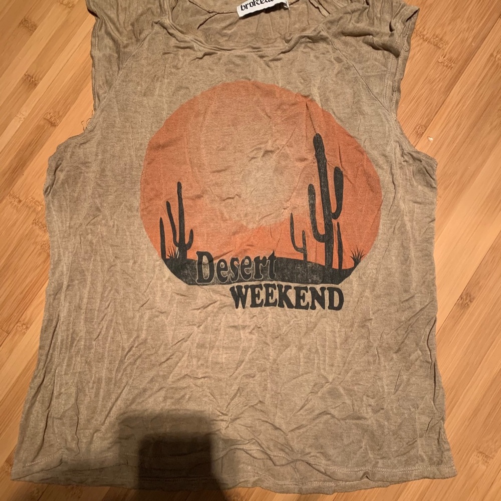 Broken down clothing muscle tee